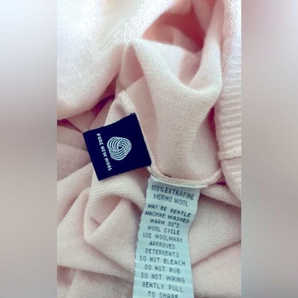 NWOT - Rodd & Gunn Men's Springston V-neck Fine Wool Pullover Sweater in Rose- S - Picture 3 of 5